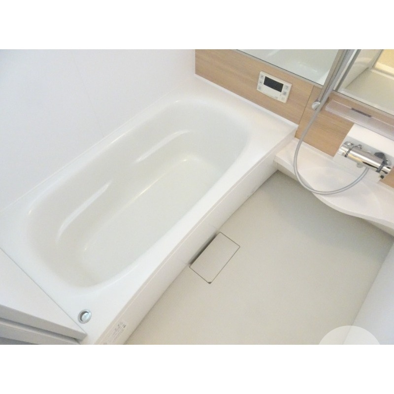 バス・シャワールーム　浴室乾燥機＆追焚機能付き広々バスルーム♪