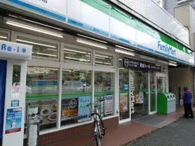 コンビニ　ファミリーマート和田屋万世町店（コンビニ）まで369m