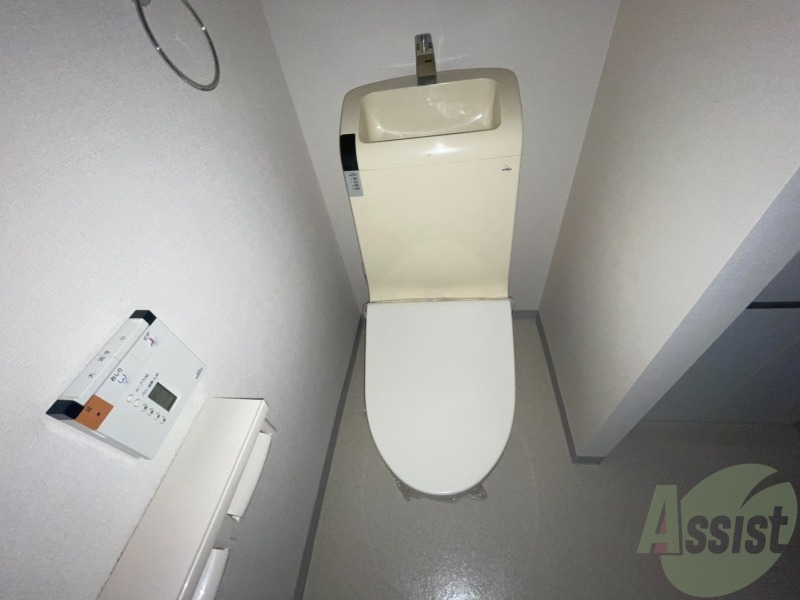 トイレ　嬉しいウォシュレット機能付きです。シャワートイレは便利ですね