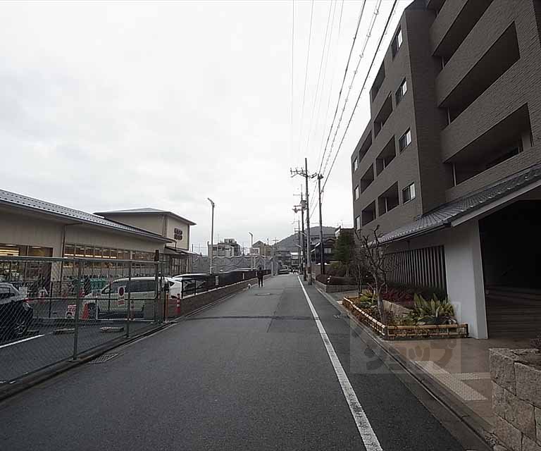 その他　前面道路です。