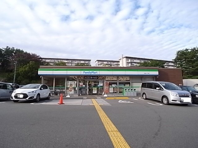 コンビニ　ファミリーマート　逆瀬台一丁目店（コンビニ）まで714m