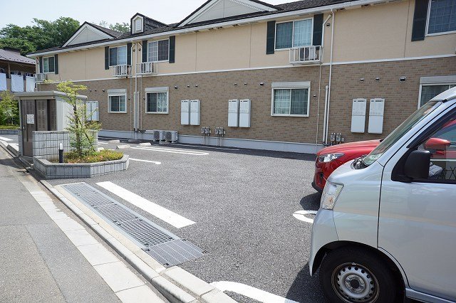 駐車場　駐車場に車を止められます