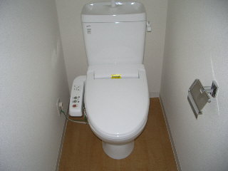 トイレ　ウォシュレットついてます。