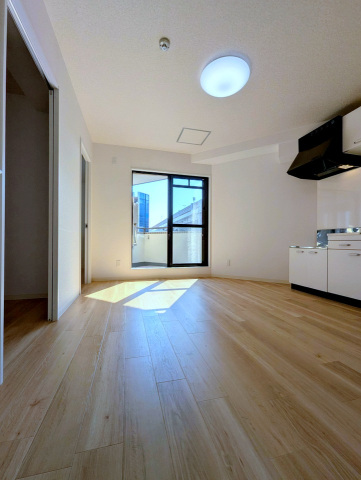 居室・リビング　明るいリビング