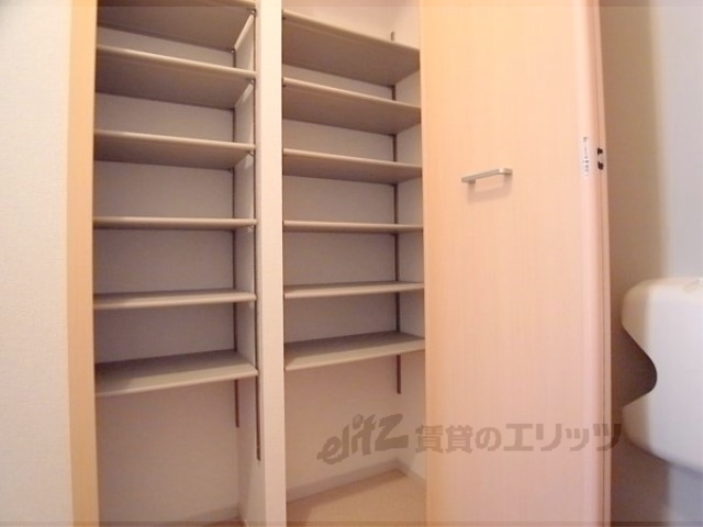 収納　たっぷり収納できる大きな下駄箱です。