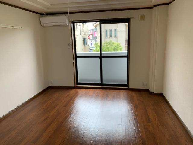 居室・リビング　室内