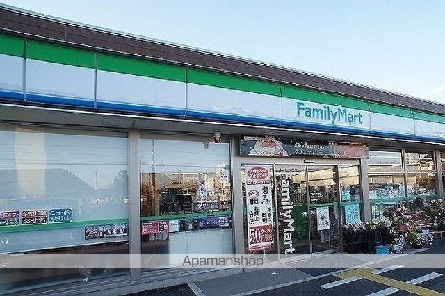 コンビニ　ファミリーマート　柏原ニュータ（コンビニ）まで1300m