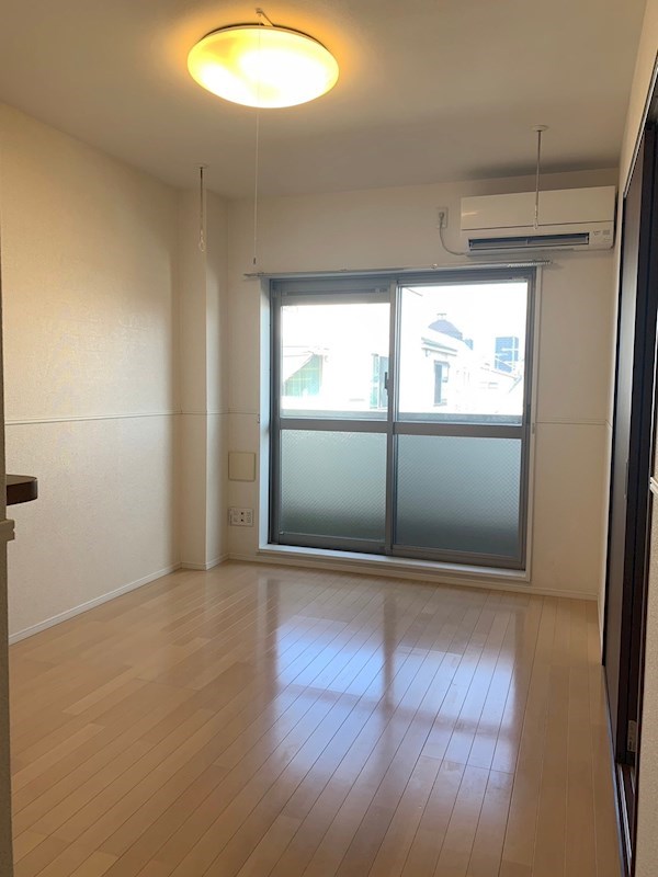 居室・リビング　ＬＤＫ9.1帖（退去前のお写真です。）