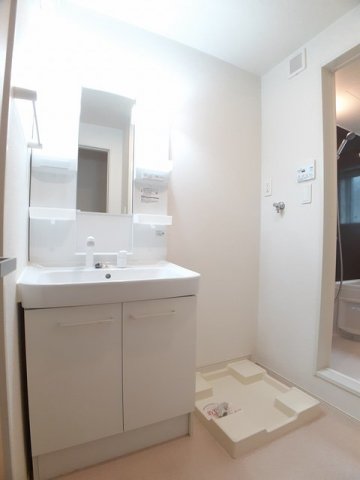 洗面設備　スペースが確保できる洗面所です