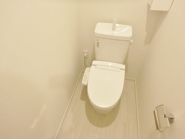 トイレ　同施工会社の参考写真です。