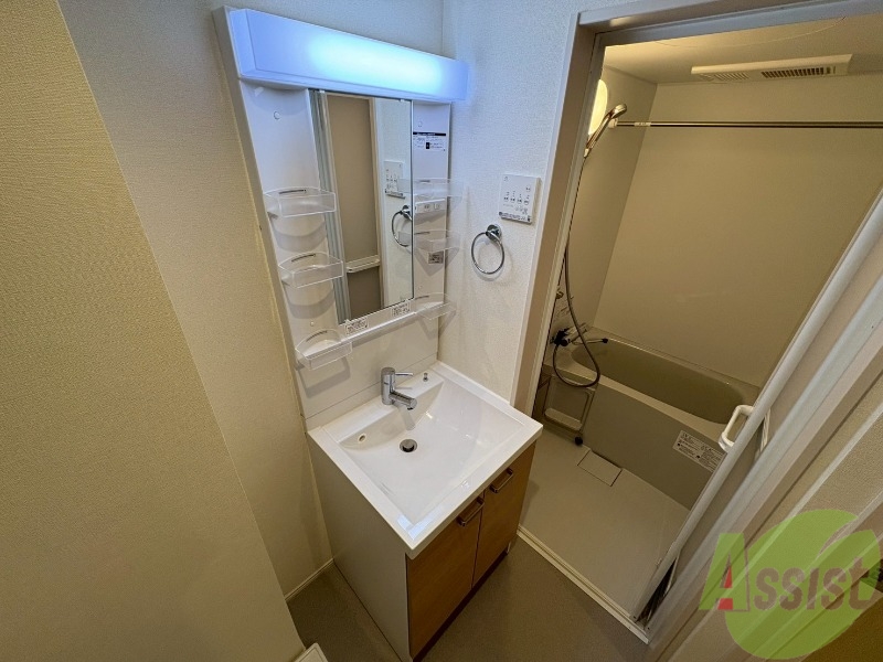 洗面設備　独立洗面台です。毎日の身支度が楽しみですね。