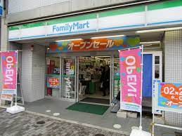 コンビニ　ファミリーマート 初台駅北口店（コンビニ）まで150m
