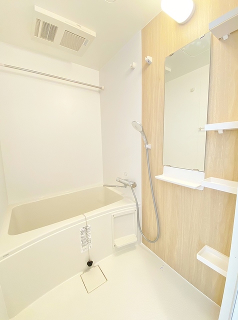 バス・シャワールーム　浴室乾燥・暖房・２４時間換気機能付き