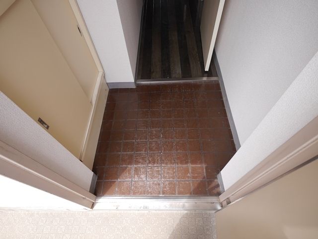 玄関　同建物別号室別タイプ参考写真