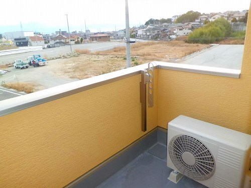 バルコニー　暖かな日差しのふりそそぐバルコニー