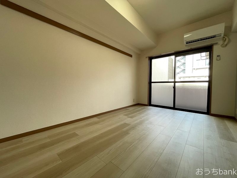 居室・リビング　朝日が差し込む東向きのお部屋です