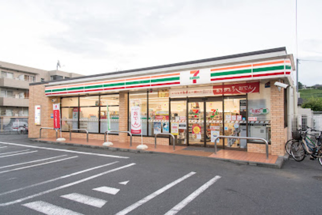 コンビニ　セブンイレブン多摩明神橋通り店（コンビニ）まで270m