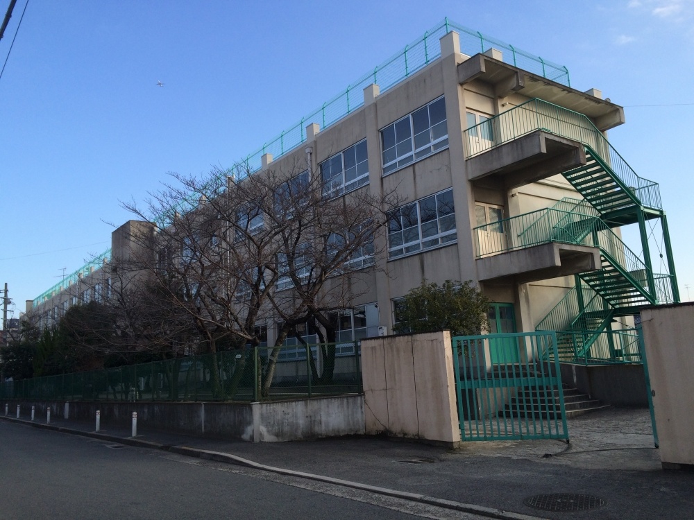 小学校　東大阪市立 弥刀東小学校（小学校）まで1037m