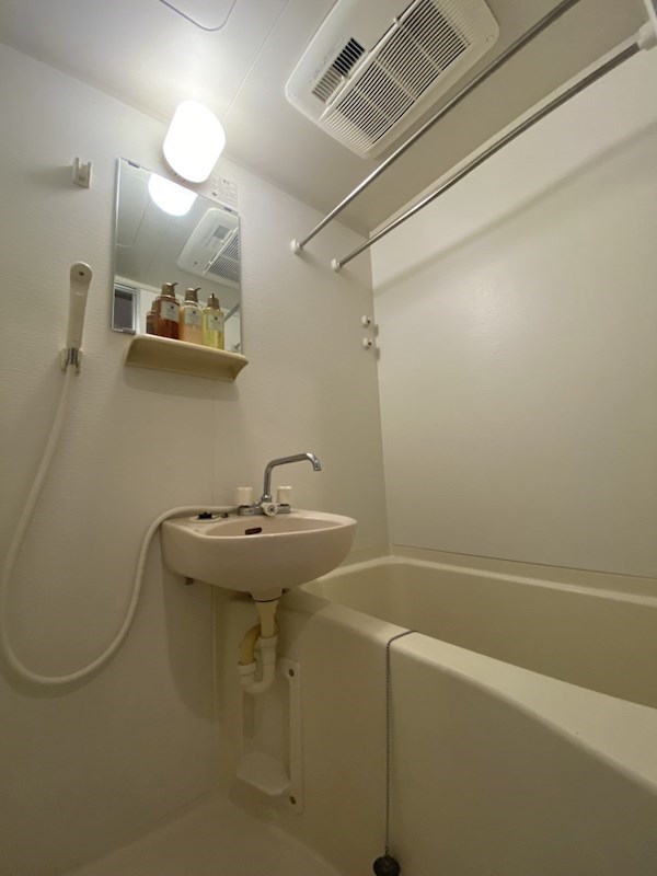 バス・シャワールーム　※別部屋の参考写真です。