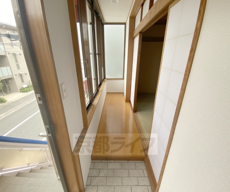 その他部屋・スペース　玄関からみた室内です。