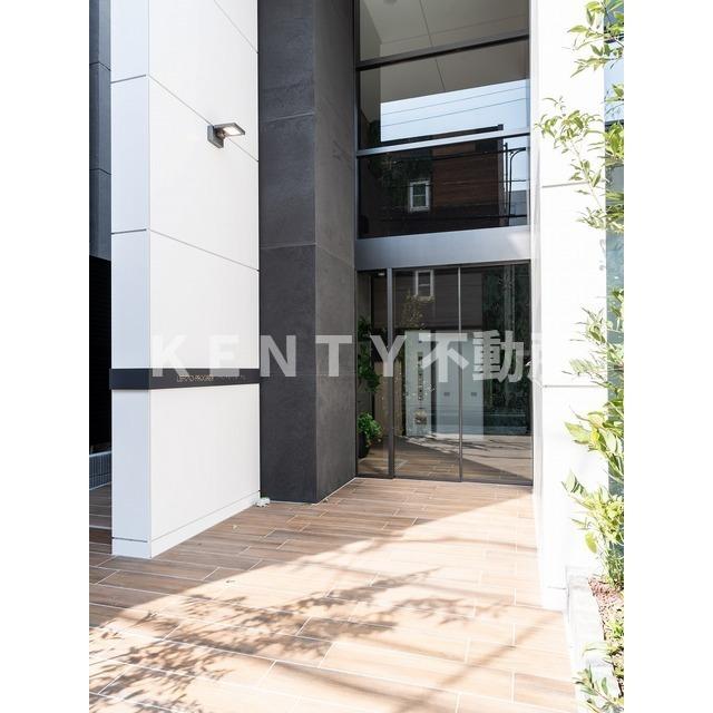 エントランス　落ち着いたエントランスです