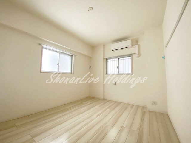 その他部屋・スペース　白基調の落ち着いた雰囲気の洋室♪