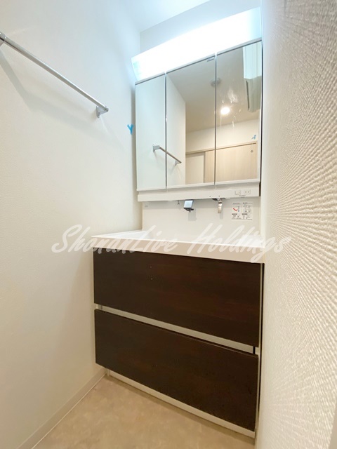 洗面設備　三面鏡洗面台♪