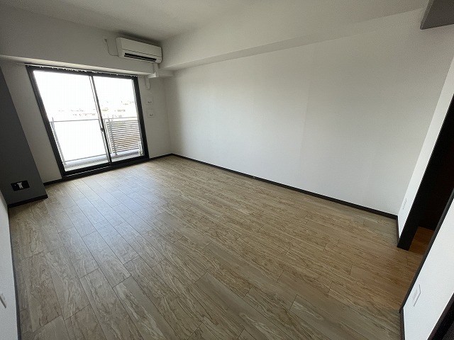 居室・リビング　※別号室の写真です。