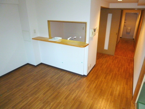 居室・リビング　エアコン付きで快適に過ごせます♪