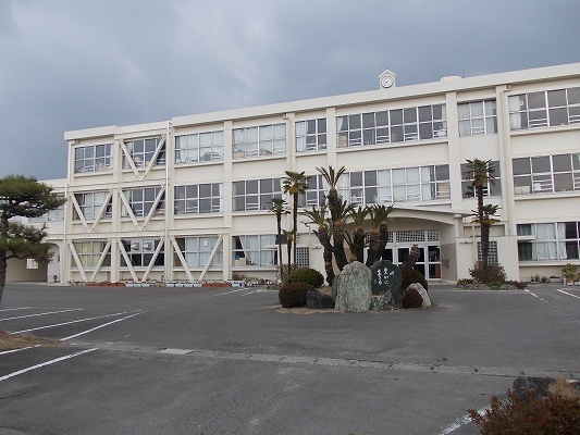 小学校　鳴門市大津西小学校（小学校）まで878m