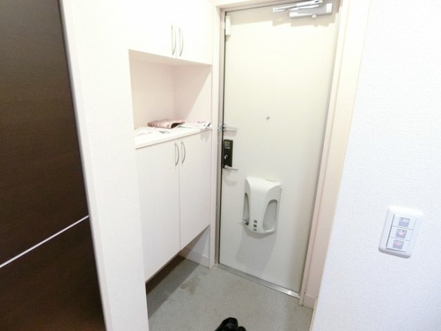 玄関　同物件別号室の写真です。