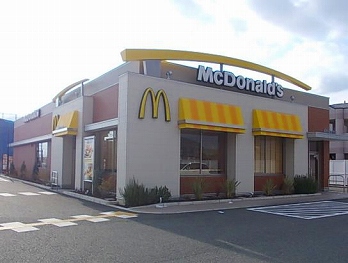 飲食店　マクドナルド　姫路東山店（飲食店）まで350m