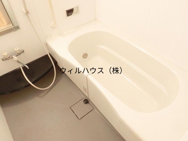 バス・シャワールーム　浴室乾燥機、追焚機能付の広々バスルーム！