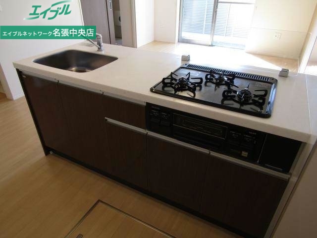 キッチン　同物件別室反転タイプ画像