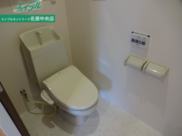 トイレ　同物件別室反転タイプ画像