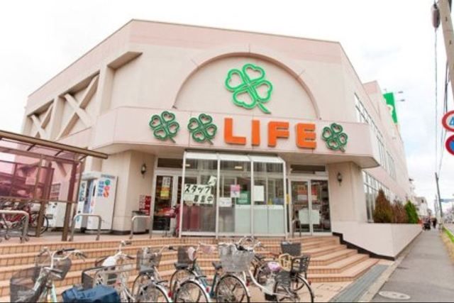 スーパー　ライフ赤塚店（スーパー）まで384m