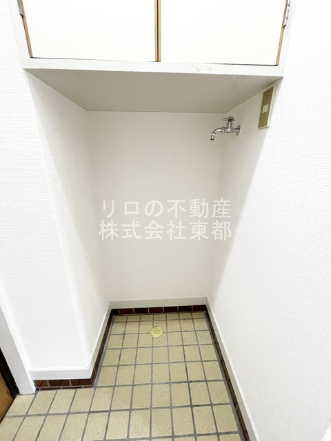 その他　洗濯機置き場は室内にあるので雨に濡れる心配はありません。