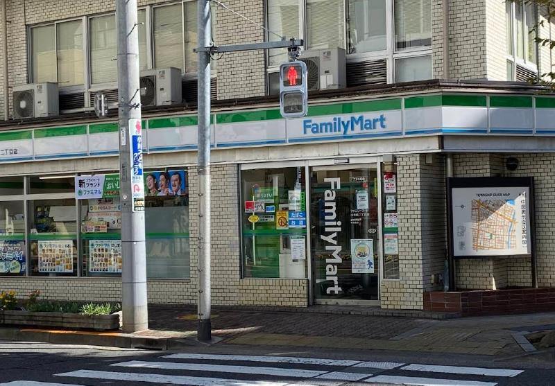 コンビニ　ファミリーマート 浅草橋二丁目店（コンビニ）まで130m