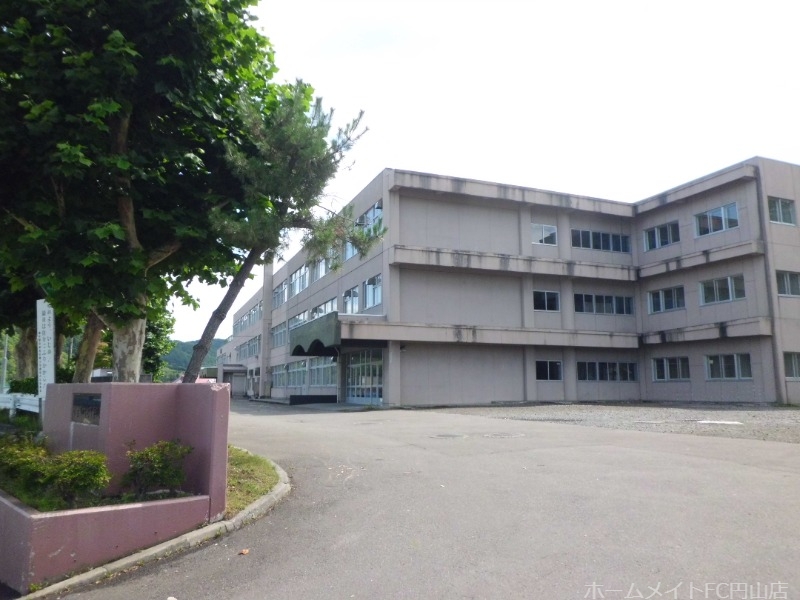 中学校　札幌市立福井野中学校（中学校）まで735m