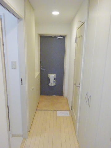 玄関　※同物件別号室参考写真