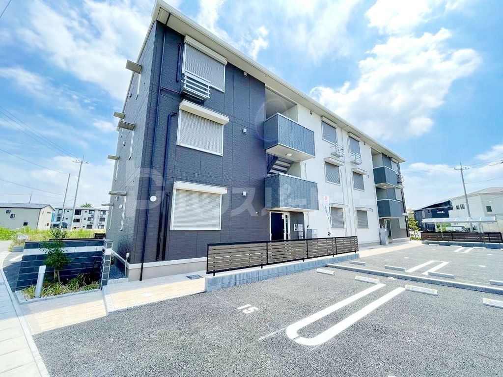 建物外観　駐車場