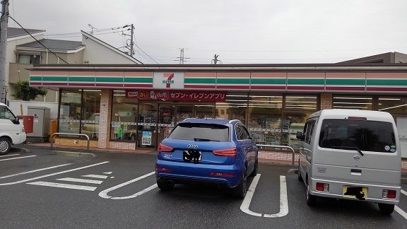 コンビニ　セブンイレブン（コンビニ）まで500m