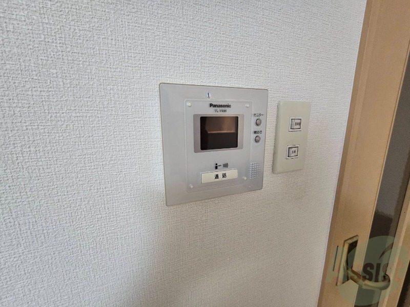セキュリティ　ＴＶモニター付インターホンです。来客者の顔が見えるので安心！