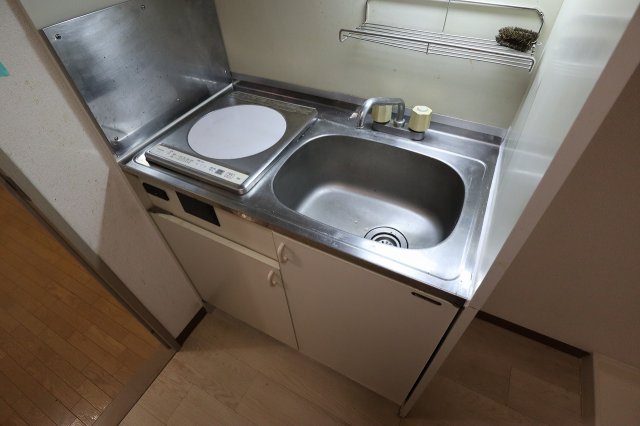 キッチン　１口電気コンロ付きです