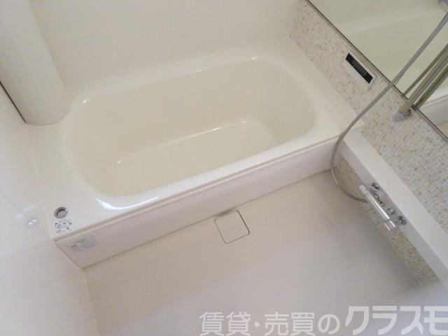 バス・シャワールーム　浴室乾燥機＆追焚機能付き広々バスルーム♪
