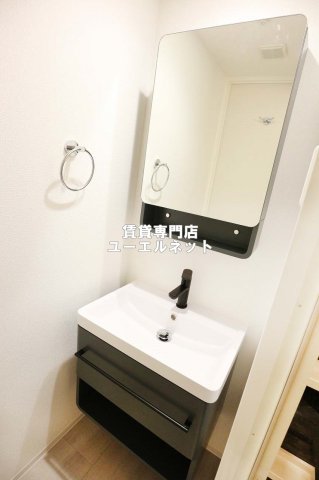 洗面設備　清潔感ある独立洗面台で毎日気持ちよく♪