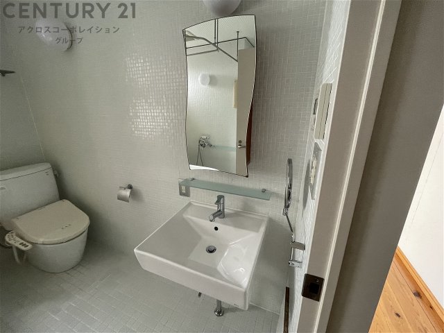 洗面設備　浴室とトイレと一緒に洗面台がついてます！