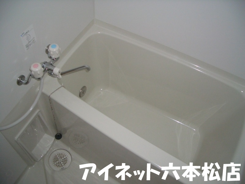 バス・シャワールーム　一日の疲れを癒しましょう。