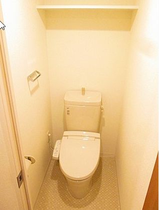 トイレ　ネット無料。うれしいウォシュレット付きトイレです。