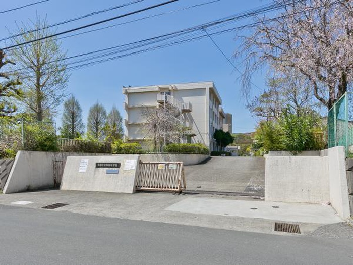 中学校　和田中学校（中学校）まで572m
